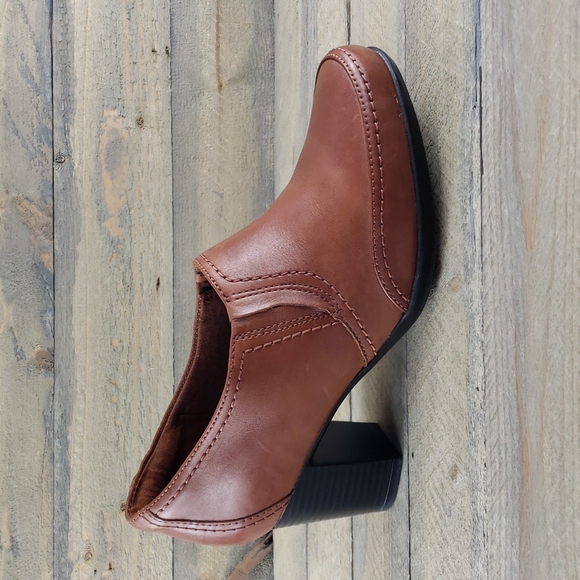 Clarks Shoes - Clarks Leather Heeled Bendables Slip On Women's Shoes Sz 9